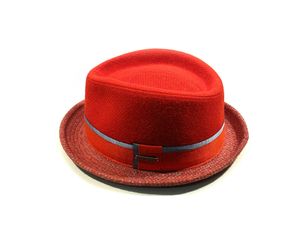 Hat particular