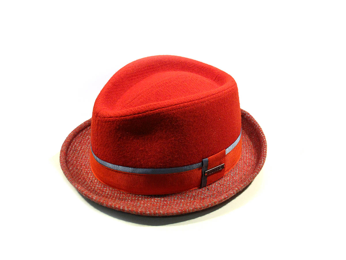 Hat particular