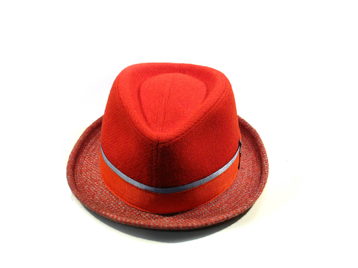 Hat particular