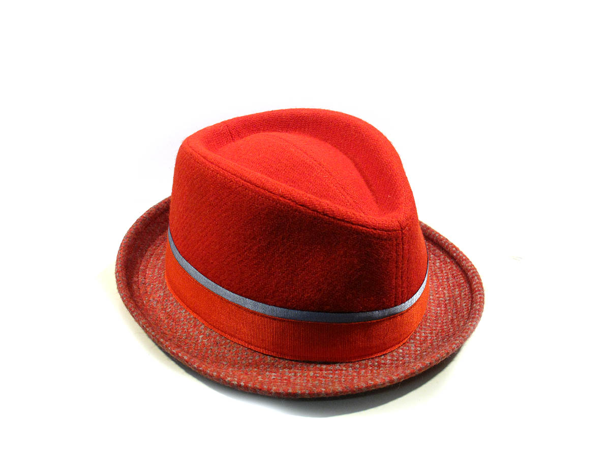 Hat particular