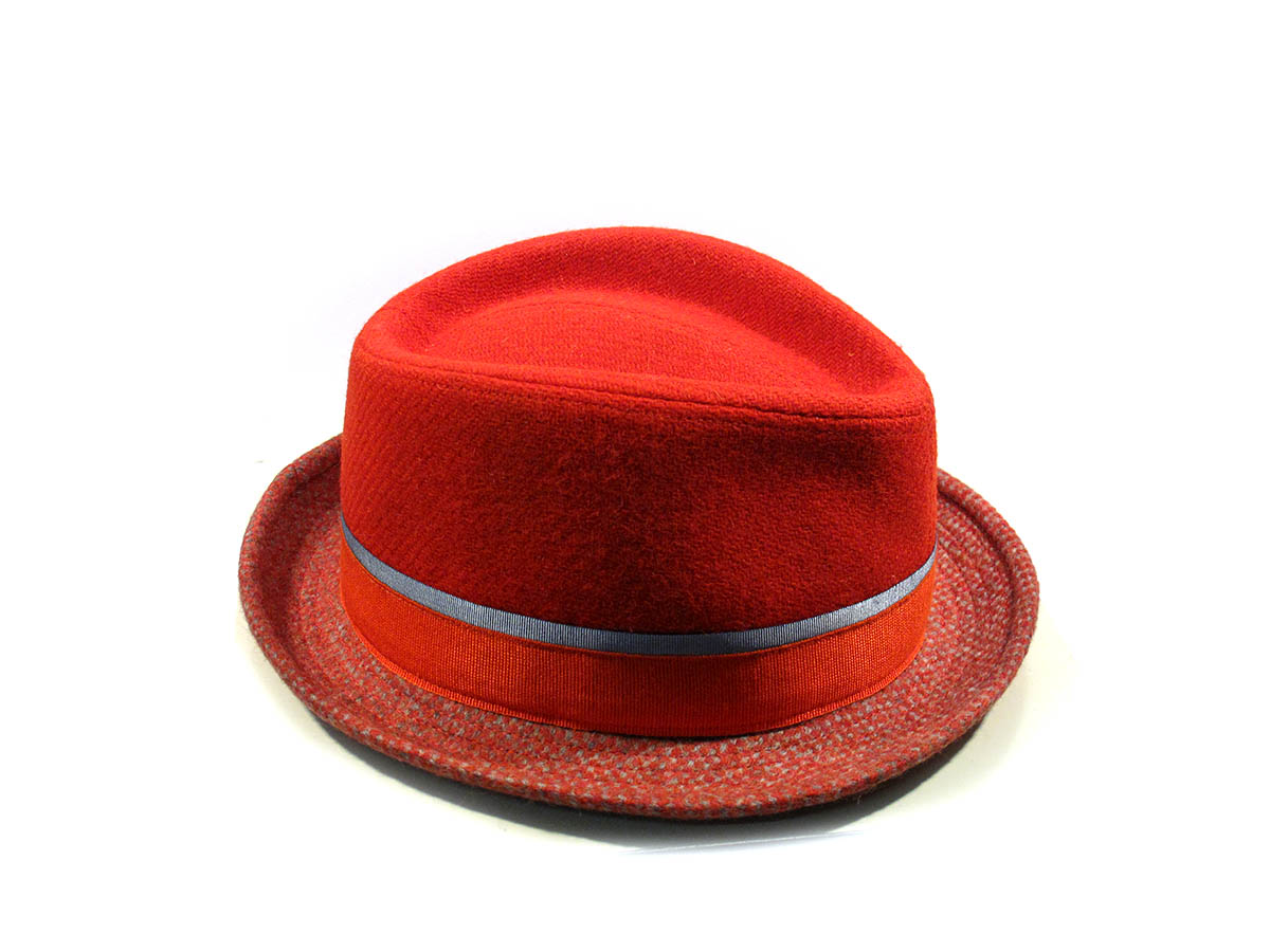Hat particular