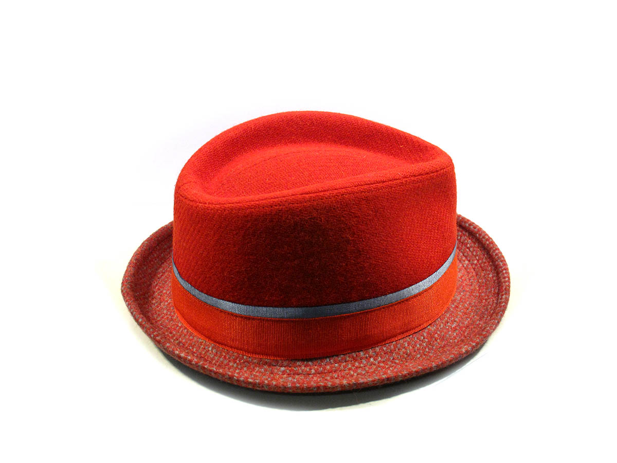 Hat particular