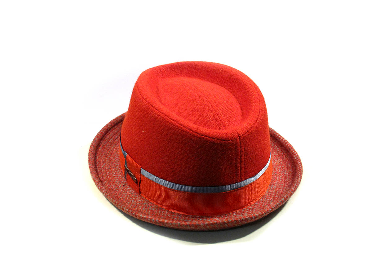 Hat particular