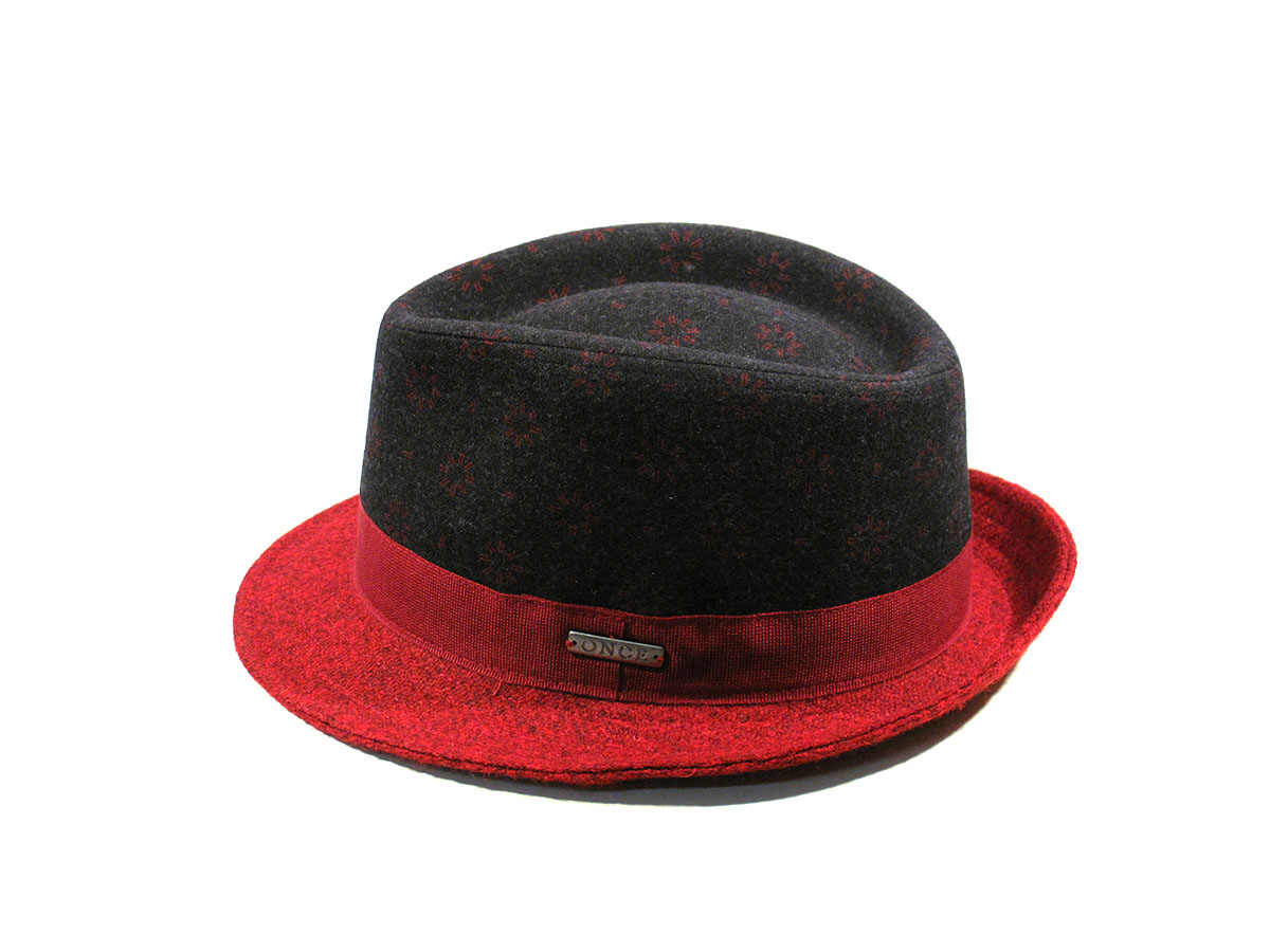 Particolare cappello