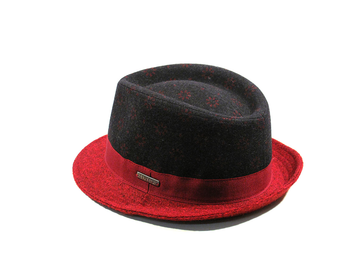 Particolare cappello