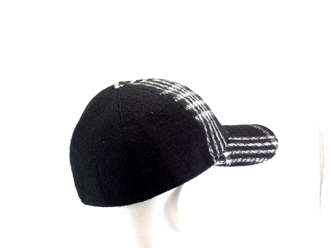 Hat particular