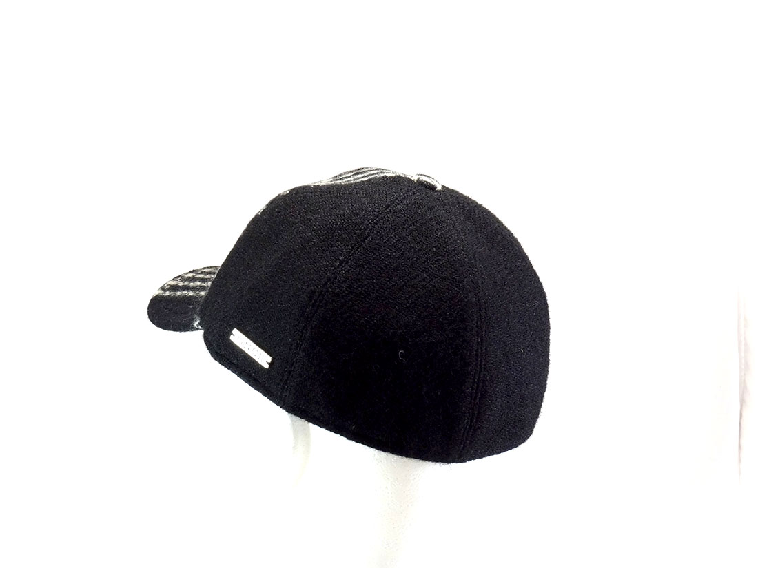 Hat particular
