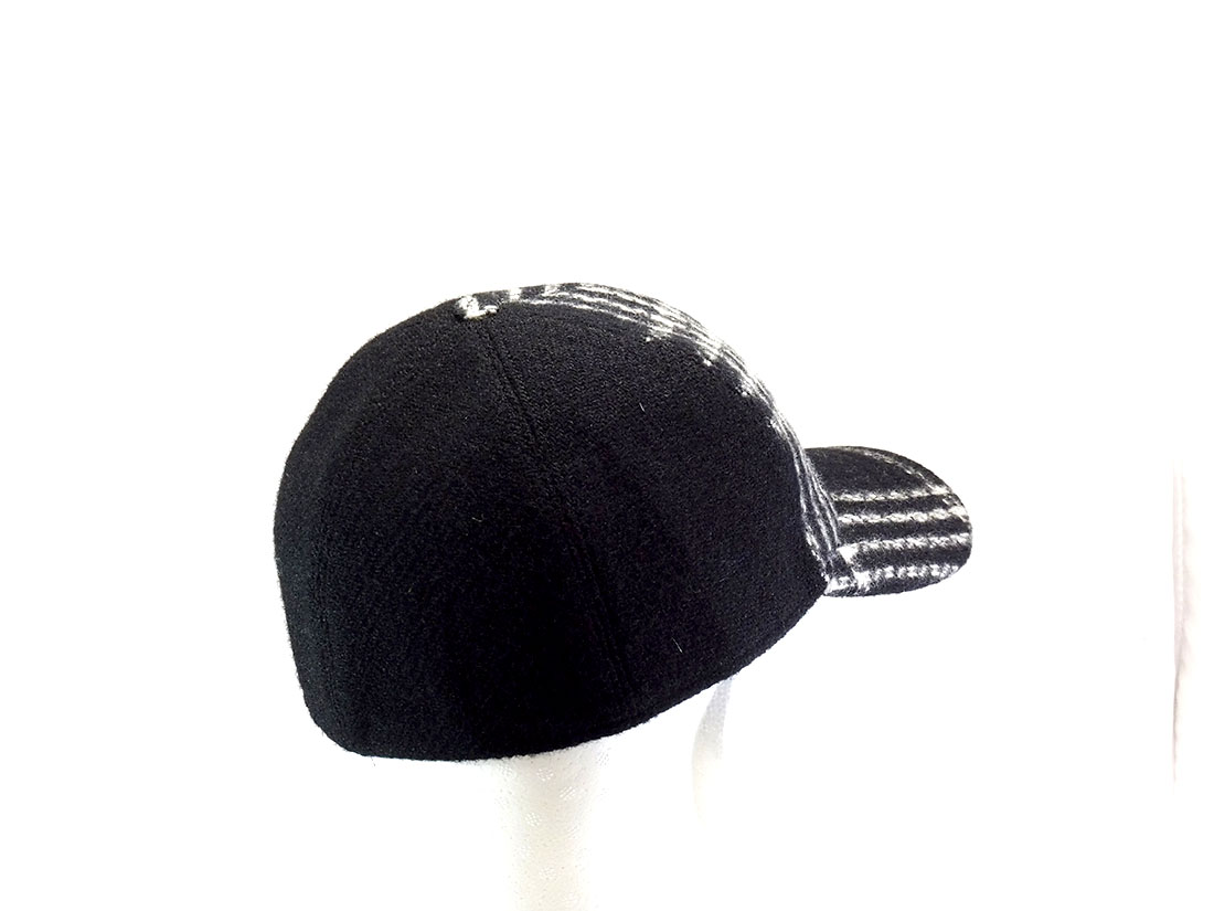 Hat particular