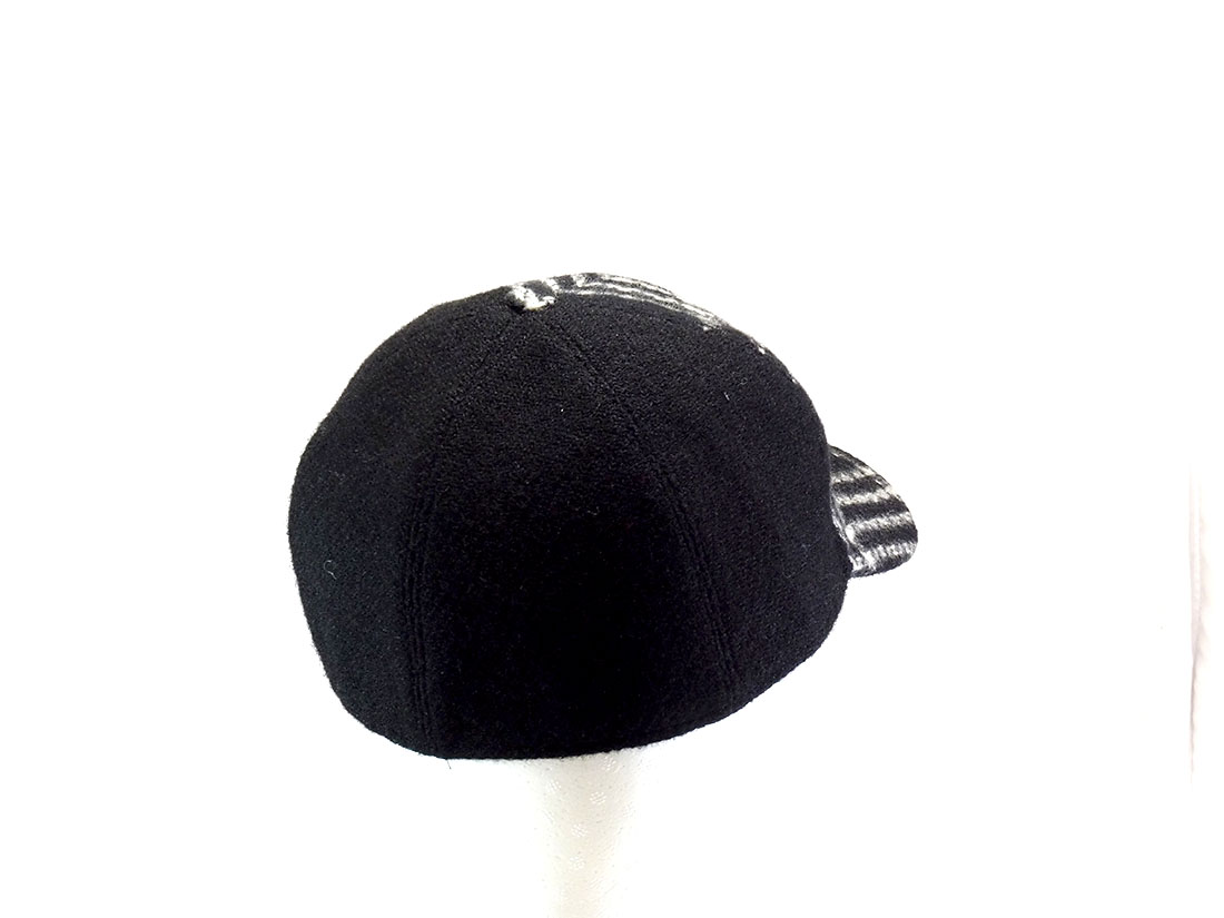 Hat particular
