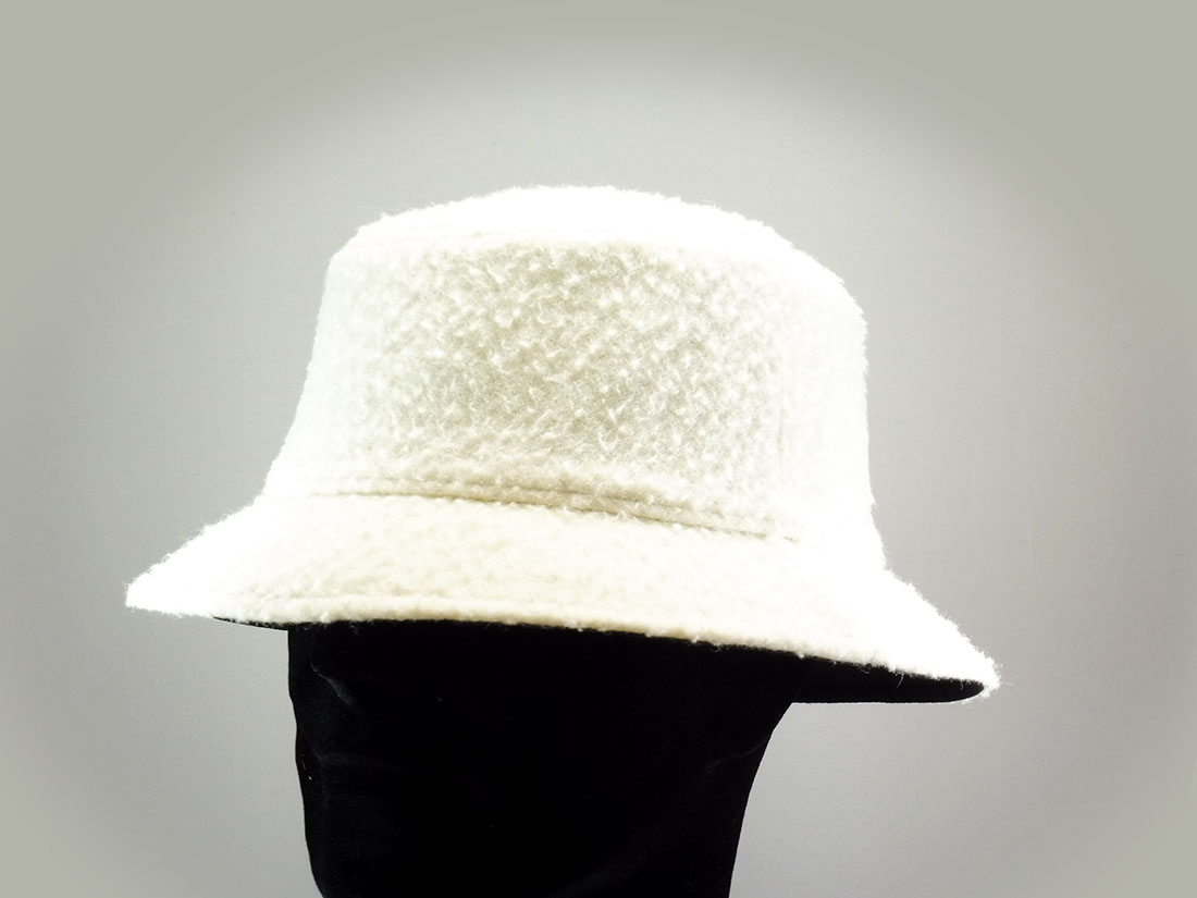 Hat particular