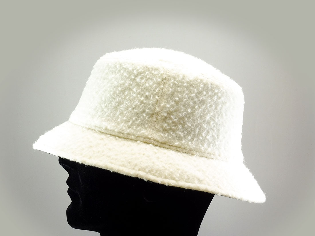 Hat particular