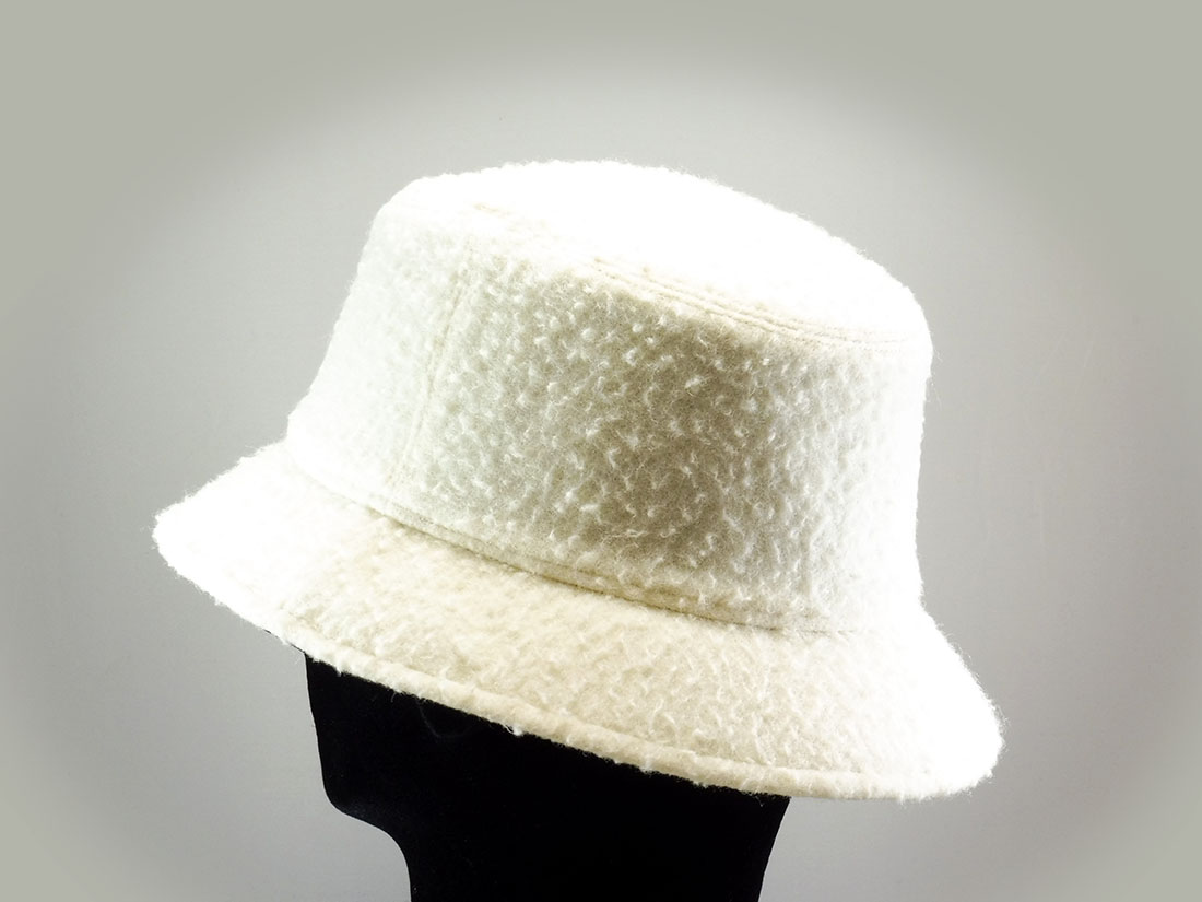 Hat particular