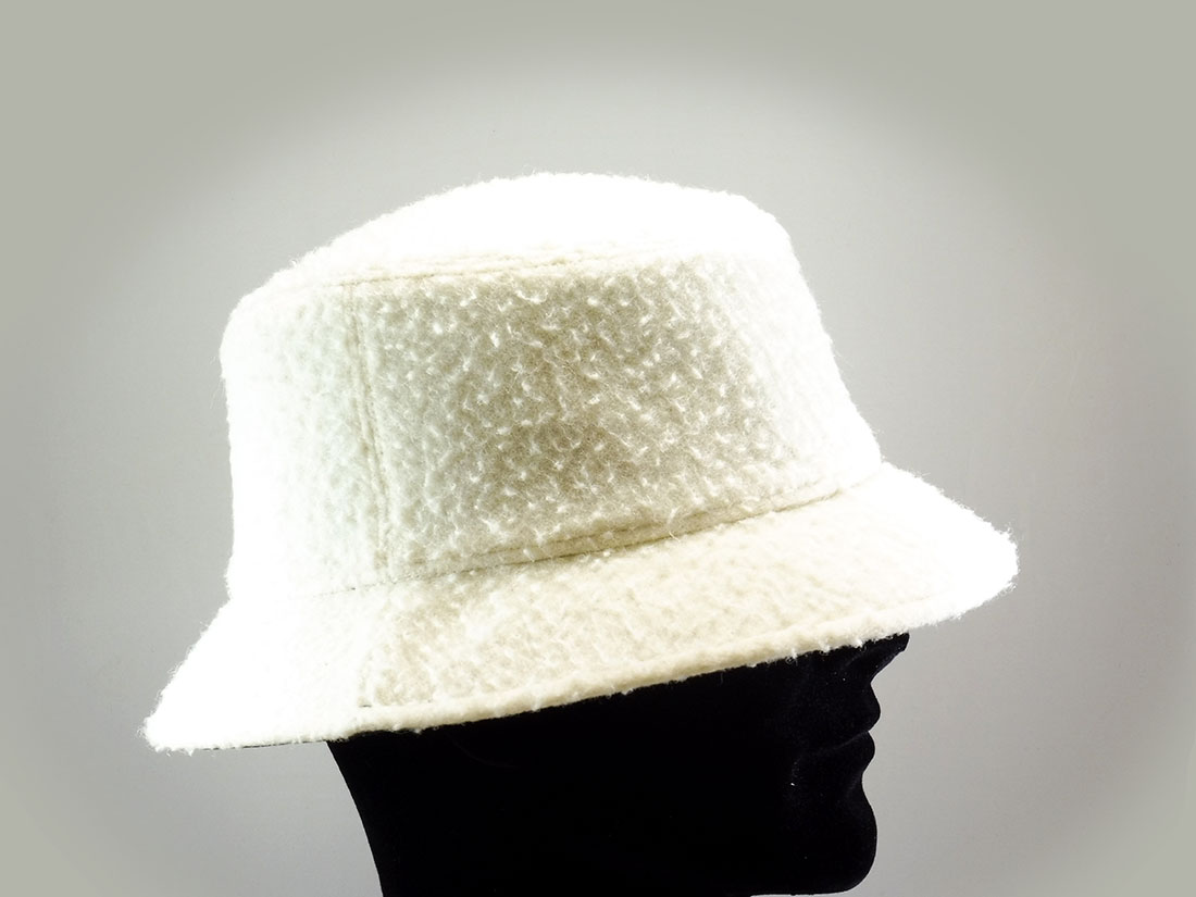 Hat particular