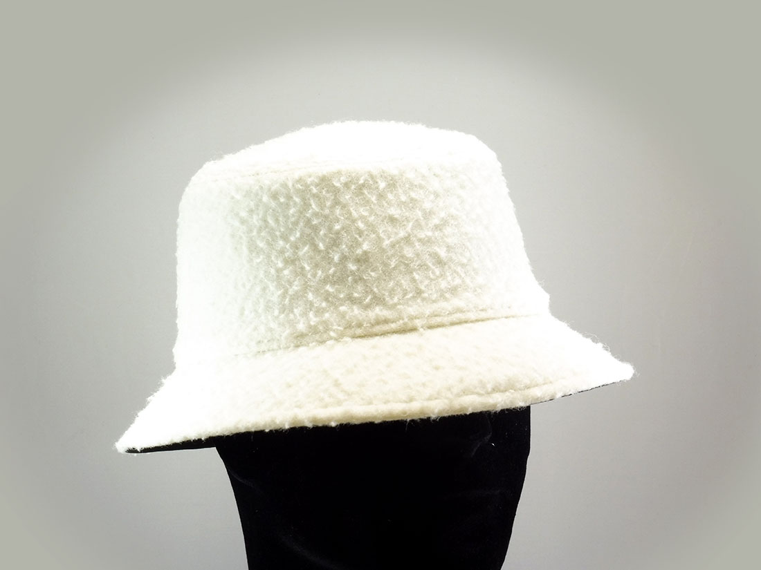 Hat particular